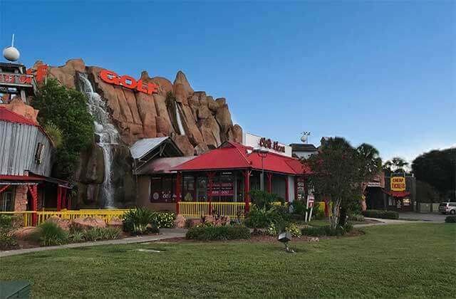 cicis pizza restaurant at the 18th hole of mini golf at bonanza golf gifts kissimmee