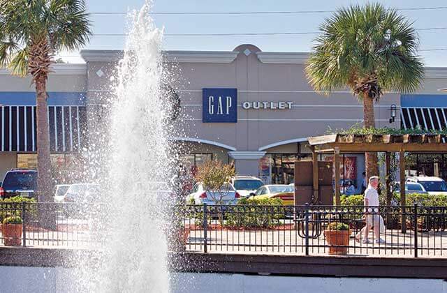 fountain with gap outlet store and parking lot at lake buena vista factory stores