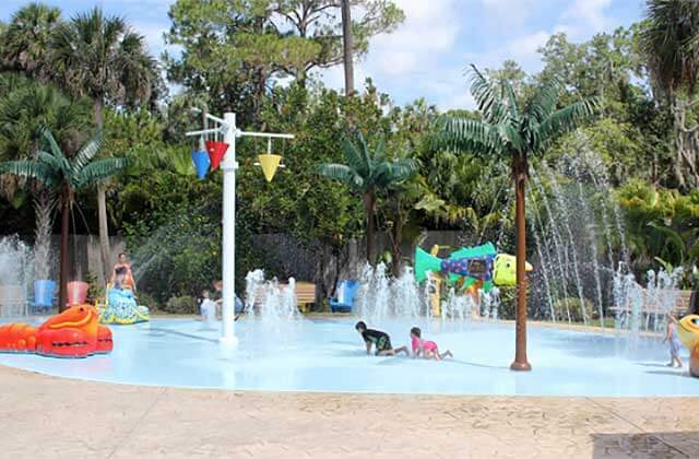 kids play in splash pad area at central florida zoo botanical gardens sanford