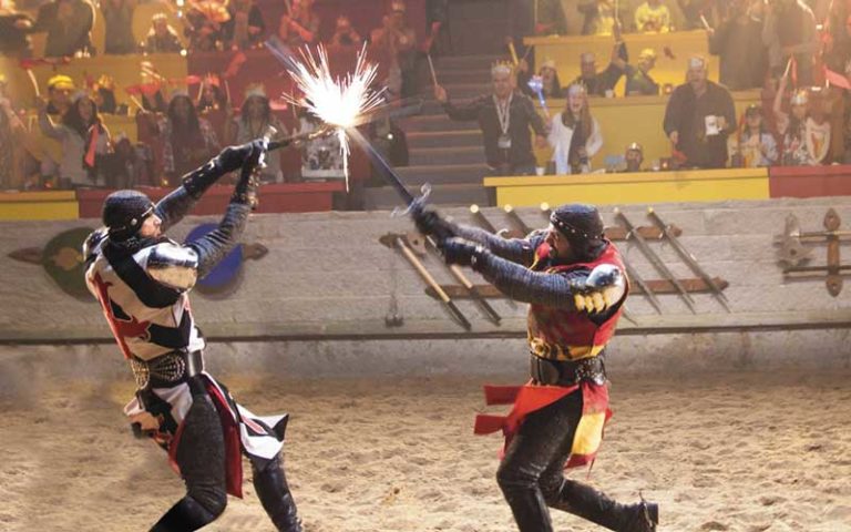 two knights on foot sword fighting at medieval times dinner and tournament orlando