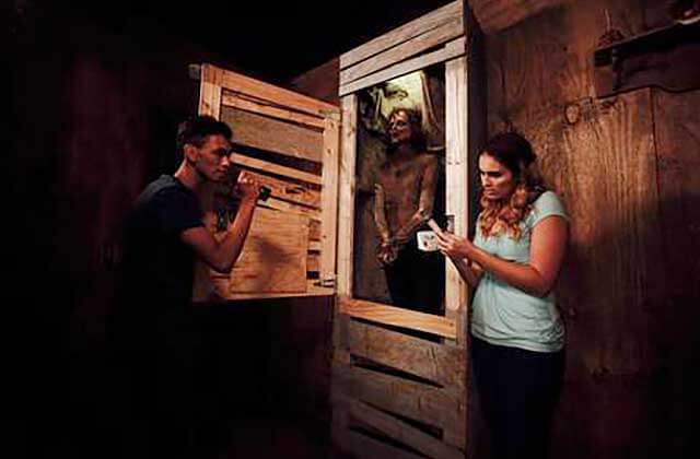 young couple reading clue in crypt room lockbusters escape game orlando