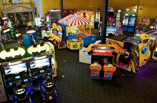 arcade games indoor at adventure landing shipwreck island waterpark