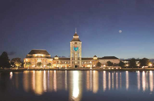 exterior entrance at night with the moon at world golf hall of fame museum st augustine