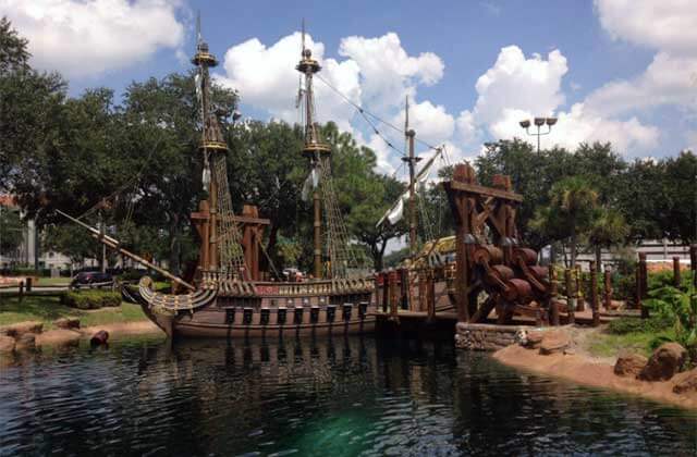 pirate ship with mini golf course at pirates cove adventure golf orlando