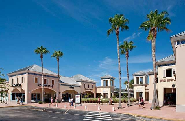 shopping center outdoor with palm trees and famous designer brands at ellenton premium outlets florida