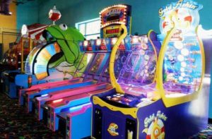 row of games in an arcade at easy street by funworks ocala