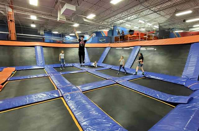 multiple trampolines in a jump zone with kids bouncing at dezerland park orlando