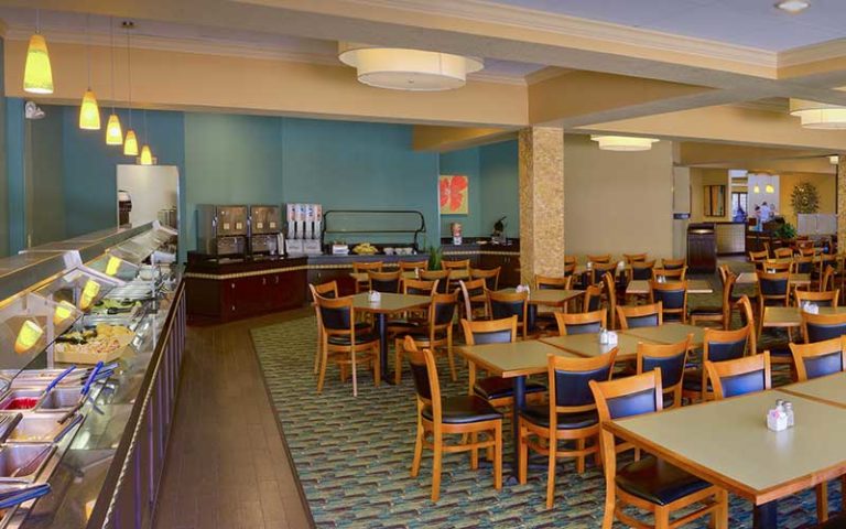 breakfast buffet with dining tables and chairs at rosen pointe