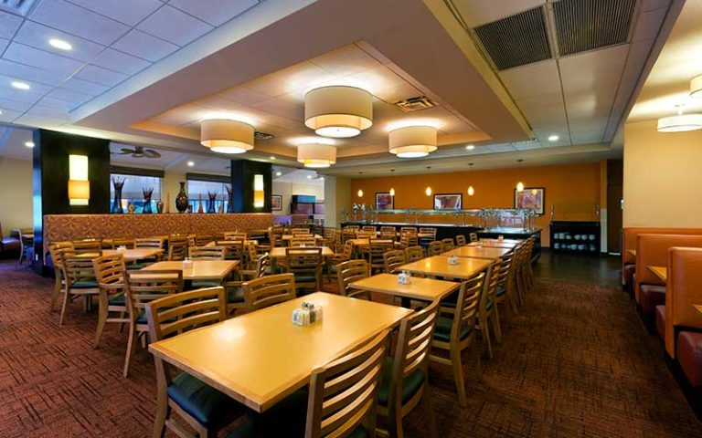 dining area with breakfast kitchen and buffet at rosen international
