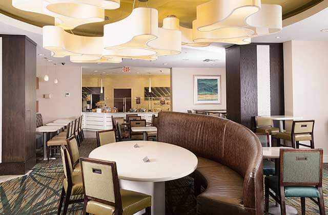 dining area with breakfast buffet at springhill suites orlando convention center international drive area