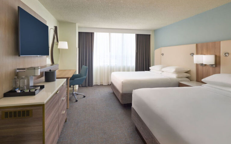 double queen guest room at delta hotels by marriott west palm beach