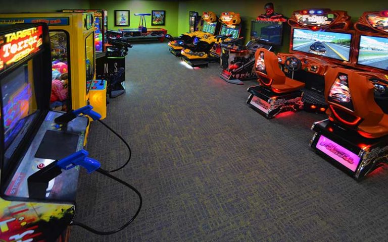 large room with arcade games at rosen inn