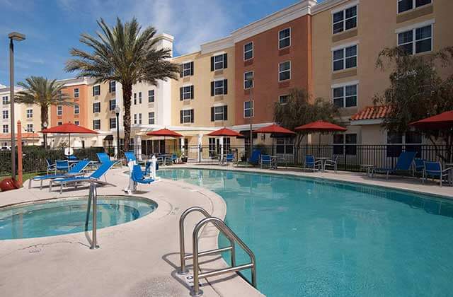 pool area with hot tub and accessibility rig at towneplace suites the villages