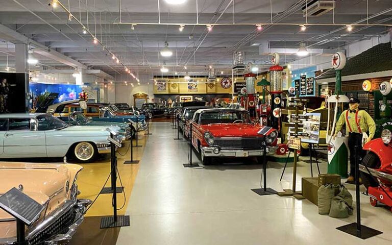 aisle between rows of displayed cars at dauer classic car museum ft lauderdale