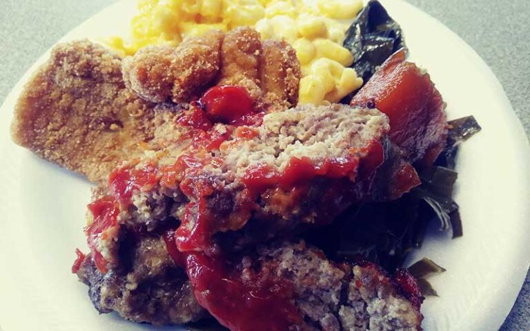 meatloaf fish mac and cheese on paper plate at southern charm jacksonville