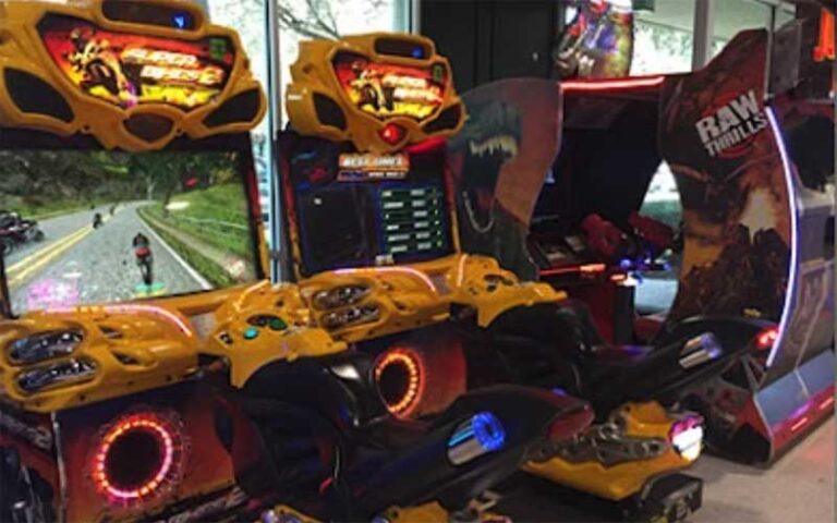 row of arcade games at flight adventure park jacksonville