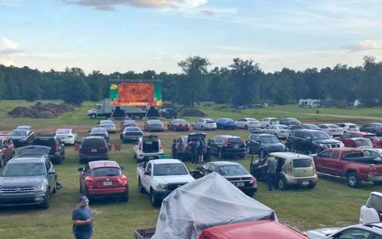 outdoor at dusk screen with cars parked at sun ray cinema drive in jacksonville