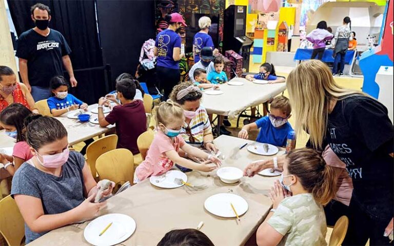 classroom of kids making art at young at art museum ft lauderdale