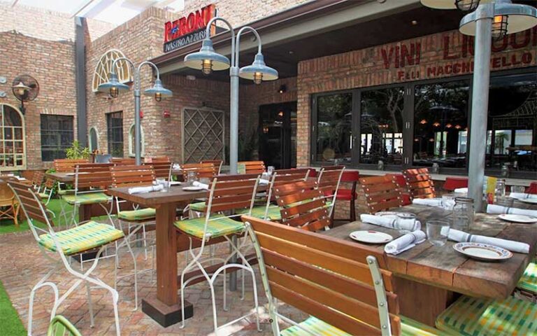 patio seating with brick and italian decor at louis bossi ristorante bar pizzeria ft lauderdale