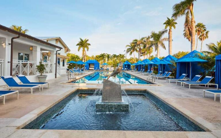 fountain and pool area at cheeca lodge spa islamorada