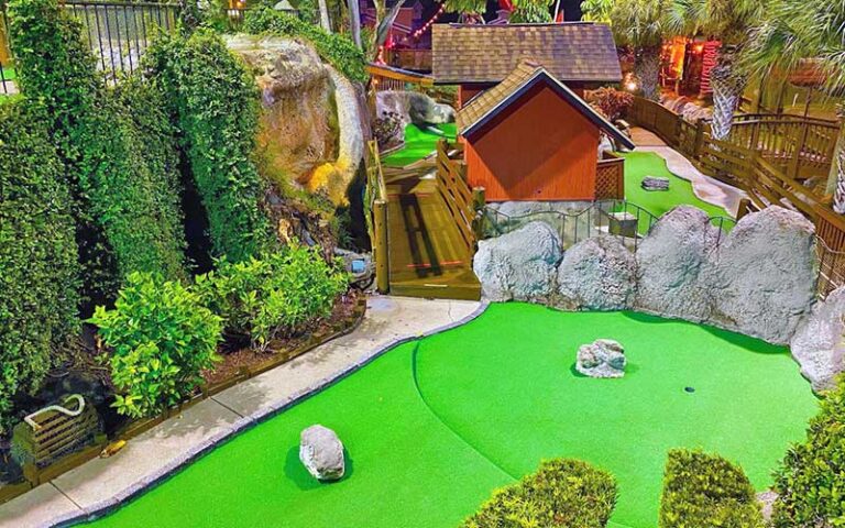 pirate themed putting course at smugglers cove adventure golf fort myers beach