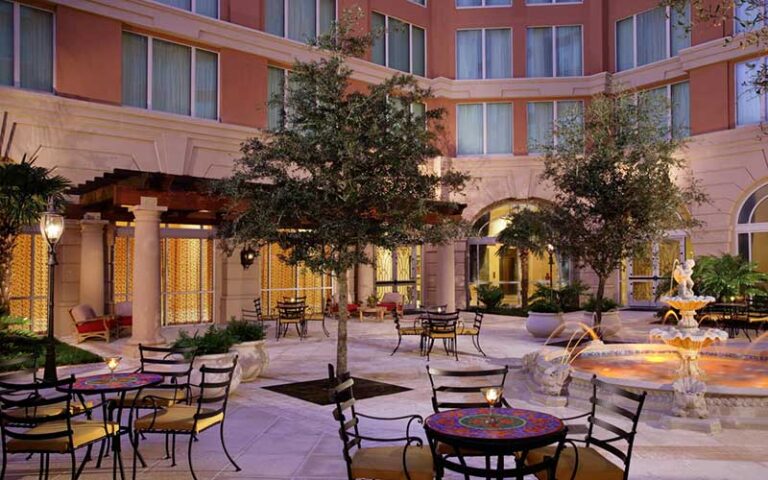inner courtyard with patio seating and fountain at renaissance tampa international plaza hotel