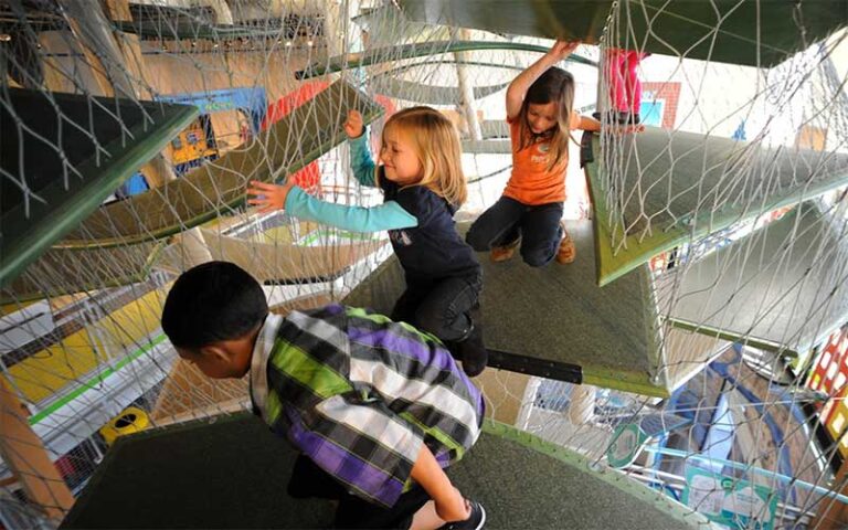 kids climbing in suspended play area at glazer childrens museum tampa
