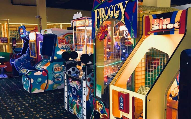 rows of arcade games at happys family fun center fort myers