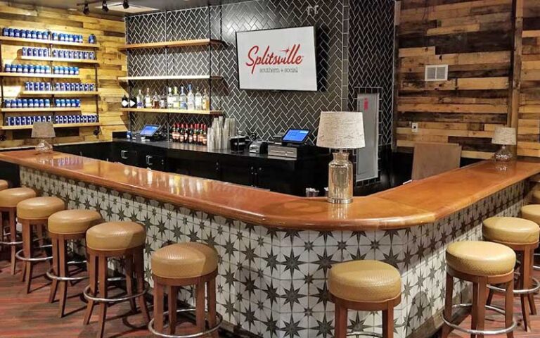 beer bar at billiards room at splitsville tampa