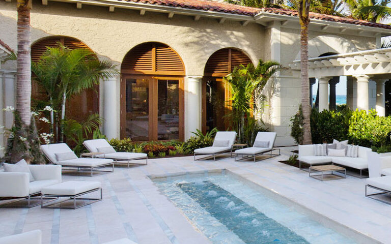 outdoor poolside spa seating at the spa at the breakers palm beach
