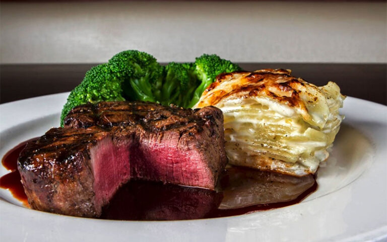 steak dinner with mashed potatoes and broccoli at city cellar wine bar grill west palm beach