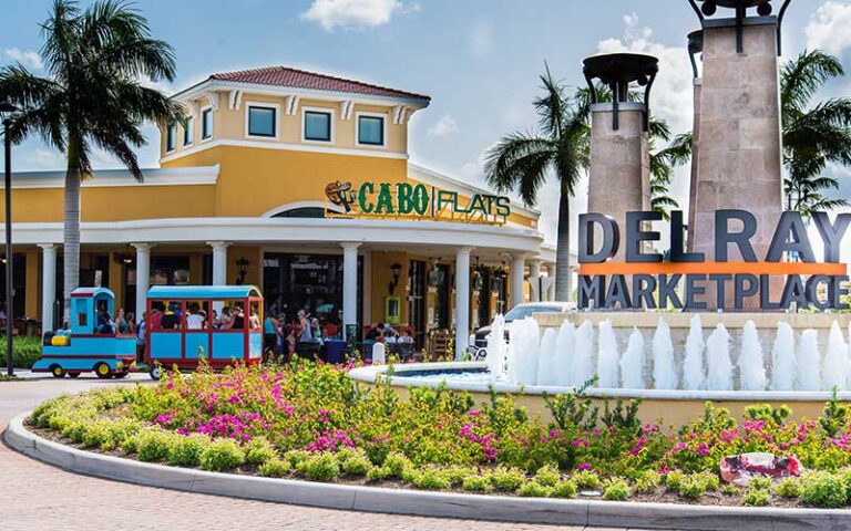 shopping center restaurant with fountain and kids train ride at delray marketplace palm beaches