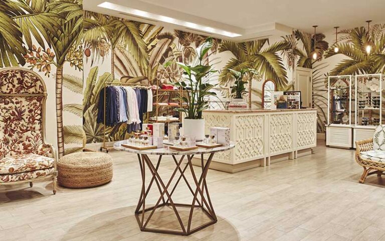 store with tropical theme at the four seasons palm beach