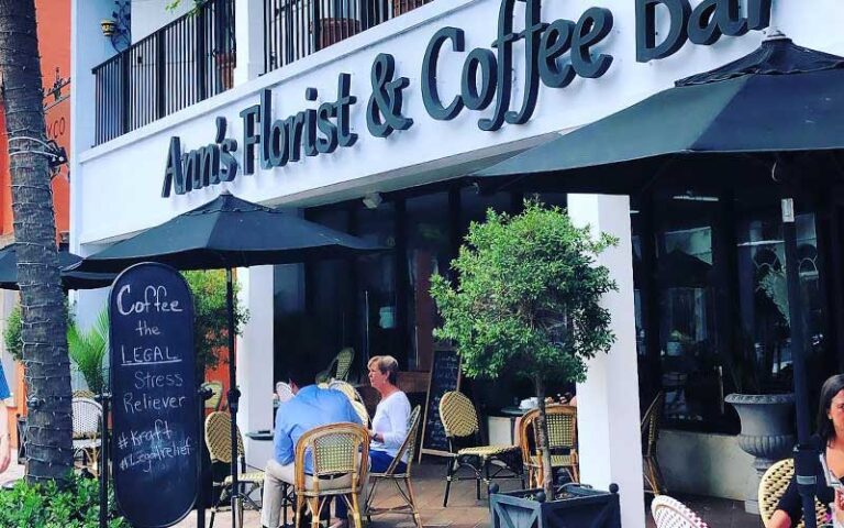 coffee shop with sidewalk seating at las olas boulevard fort lauderdale