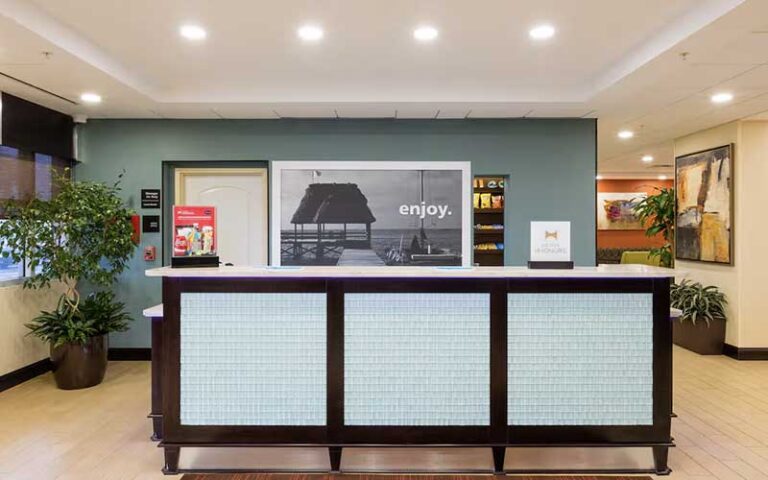 front desk at hampton inn daytona beach beachfront