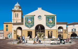 hotel entrance with fountain and vespas at loews portofino bay hotel universal orlando