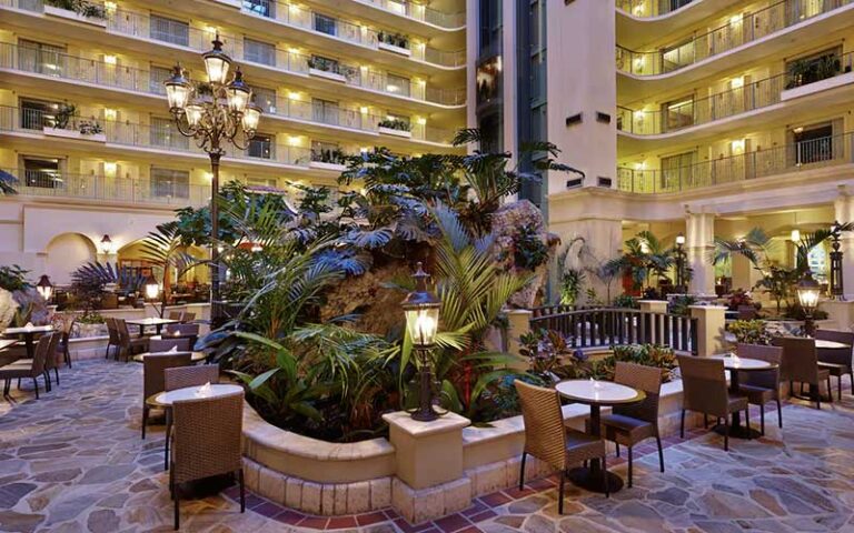inner gallery with atrium at embassy suites 17th street fort lauderdale