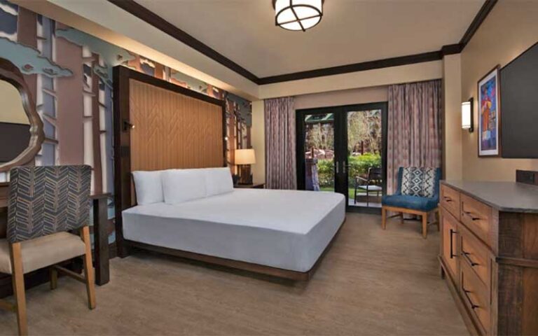king size bed suite with southwest decor at wilderness lodge walt disney world resort orlando