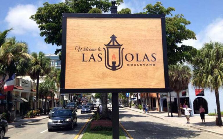 welcome sign shopping district at las olas boulevard fort lauderdale