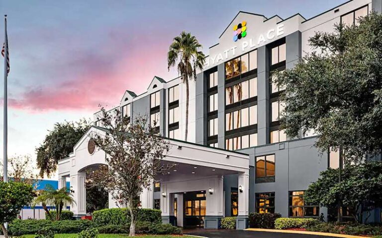 exterior of high rise hotel at dusk at hyatt place lakeland center
