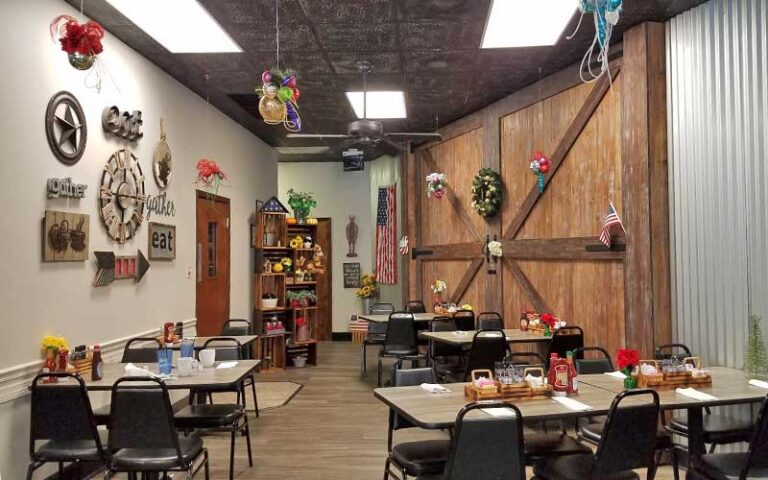 dining area with rustic decor at susie qs port st lucie