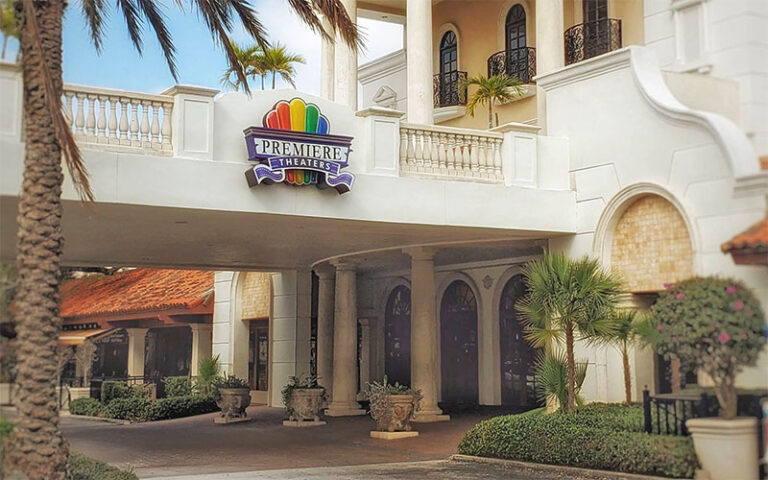 drop off front entrance with colonnade at premiere theaters oaks 10 melbourne
