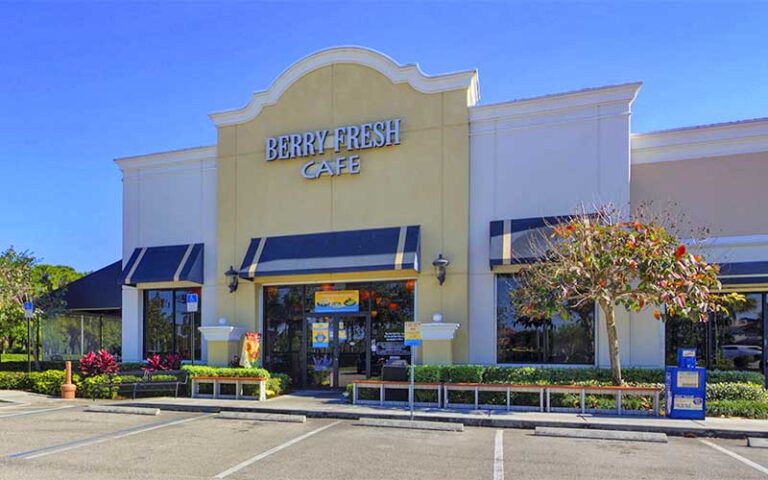 front exterior of restaurant in strip row at berry fresh cafe port st lucie