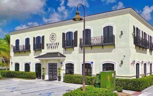 front exterior of restaurant with streetlamp at meating street seafood steakhouse port st lucie