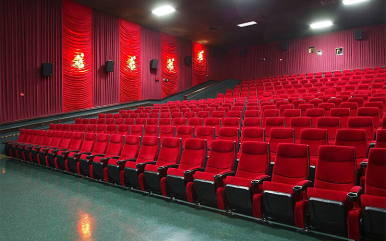 luxury red seating rows at premiere theaters oaks 10 melbourne