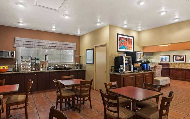 breakfast bar with seating at best western port st lucie