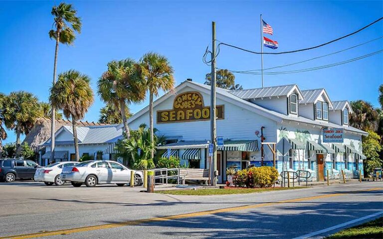 daytime exterior of restaurant at conchy joes seafood jensen beach