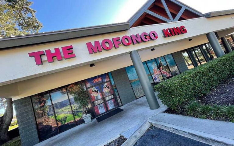 front exterior of restaurant with skewed view at the mofongo king port st lucie