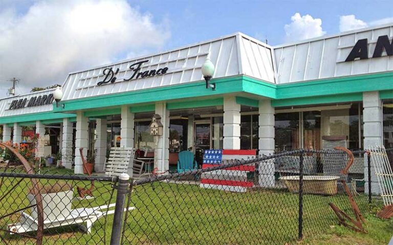 store exterior with front lawn and porch at defrance indoor flea market antiques collectables fort walton beach