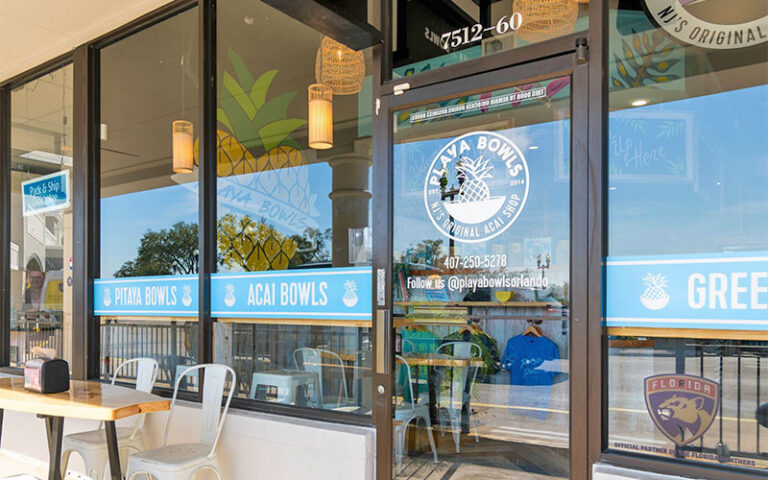 store front with sidewalk seating at playa bowls dr phillips orlando
